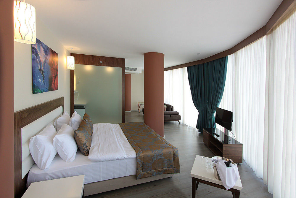 Forum Suite Otel Mersin  Exterior photo